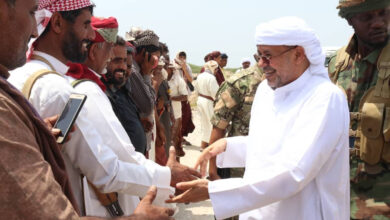 صورة السلطان آل عفرار يلتقي قيادة انتقالي المهرة وعددا من الشخصيات الاجتماعية بالمحافظة