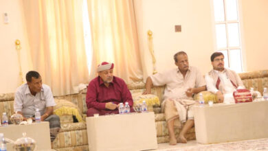 صورة آل عفرار يلتقي قيادة انتقالي #المهرة وعددا من الشخصيات الاجتماعية في المحافظة