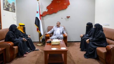 صورة رئيس الجمعية الوطنية يطلع على نتائج الزيارات الميدانية للجنة المرأة والطفل إلى وادي حضرموت