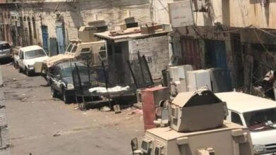 صورة قوات الأمن بالعاصمة عدن تمشط أحياء كريتر من المسلحين
