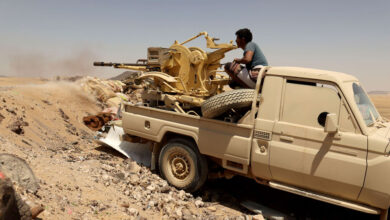 صورة صحيفة بريطانية: التحالف يدرس الدفع من بقوات من خارج شبوة لمنع سقوطها بأيدي الحوثيين