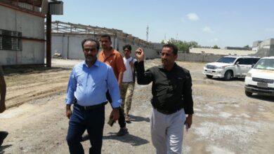 صورة مدير عام خورمكسر يطلع على نتائج حملة رفع المخلفات من ساحة مستشفى عبود العسكري