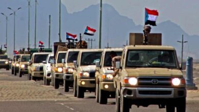 صورة انضمام قيادي عسكري رفيع بالشرعية اليمنية إلى القوات الجنوبية