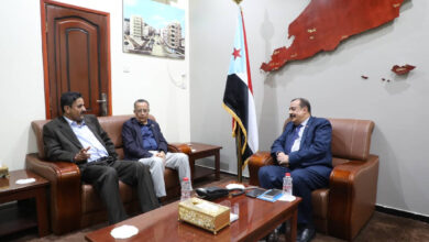 صورة اللواء بن بريك والدكتور الخبجي يناقشان مع رئيس تنفيذية انتقالي #شبوة مستجدات الأوضاع بالمحافظة