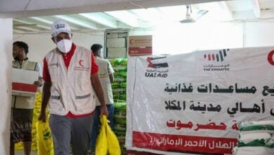 صورة حضرموت.. هلال الإمارات يدعم الأسر الفقيرة بـ 4500 سلة غذائية