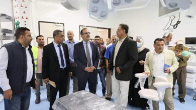 صورة وزير الصحة يطلع على التجهيزات الطبية والفنية بمستشفى عدن العام ومركز القلب