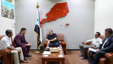 صورة اللواء بن بريك يلتقي رئيس نقابة عمال وموظفي الهيئة العامة لتنظيم شؤون النقل البري
