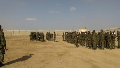 صورة وحدات الحزام بقطاع المحفد تستعرض قواتها بمناسبة عيد الاستقلال