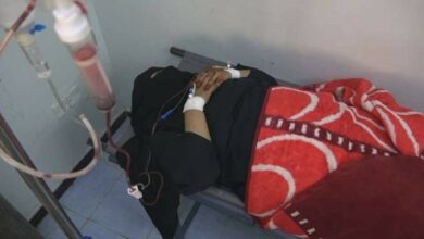 صورة مقتل امرأة بقذيفة حوثية وإصابة أخرى على يد قناص للمليشيا في #تعز اليمنية