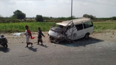 صورة وفاة شخص وإصابة 16 بحادث مروري بين زنجبار وجعار