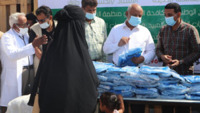صورة “الصحة العالمية” تطلق حملة لمكافحة البعوض الناقل للملاريا في مخيمات النازحين بالحديدة اليمنية