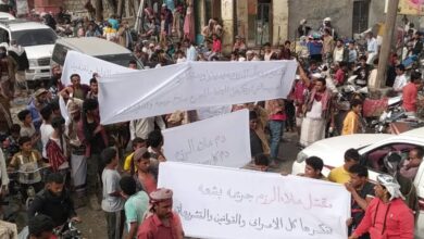 صورة تظاهرة حاشدة في حبيل جبر تندد بجريمة مقتل شاب برصاص عصابة تقطع
