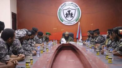 صورة العميد الوالي يترأس اجتماعا لقادة الأحزمة ومدراء الدوائر بالعاصمة عدن