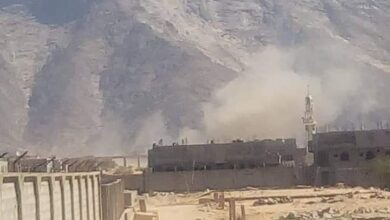 صورة #شبوة.. #التحالف يقصف مواقع الحوثي في معسكر اللواء 19.. وخسائر فادحة في صفوف المليشيات