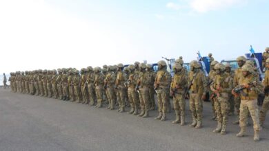 صورة قوات العاصفة تستلم مهام النقاط الأمنية من الحزام الأمني في عدد من مديريات العاصمة عدن