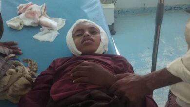 صورة إصابة طفل برصاص قناص حوثي في مديرية حيس بالحديدة اليمنية