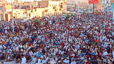 صورة صحيفة دولية: الآلاف من المحتجين يحتشدون في وادي حضرموت تأييداً للهبة الشعبية ورفضا لتصدير ثروات المحافظة