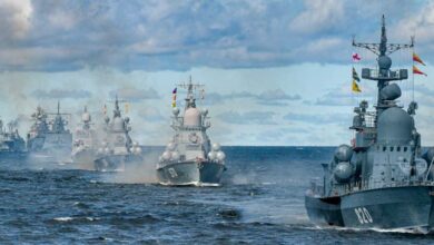 صورة تحرك مفاجئ لسفن إنزال روسية.. هل بدأت خطة الغزو؟