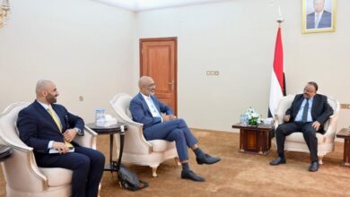 صورة وزير النقل يلتقي السفير الهولندي لدى اليمن