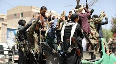 صورة الحوثيون يبتزون عائلات معارضيهم ويجبرونها على التبرؤ منهم