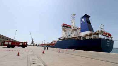 صورة استخدام مليشيا الحوثي ميناء الحديدة لأغراض عسكرية يفتح الطريق أمام التحالف لتنفيذ عمليات نوعية