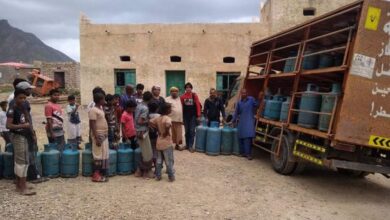 صورة “خليفة الإنسانية” تلبي احتياجات مناطق غرب سقطرى من الغاز المنزلي