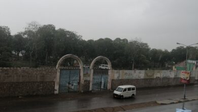 صورة هطول أمطار خفيفة على العاصمة عدن