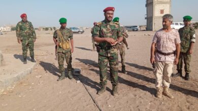 صورة وصول دفعات من افراد قوات الحزام الأمني بمحافظتي عدن وأبين إلى معسكر الحزام بلحج