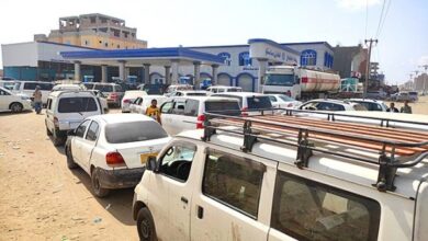 صورة أزمة مشتقات نفطية في العاصمة عدن ومصادر في شركة النفط تكشف السبب