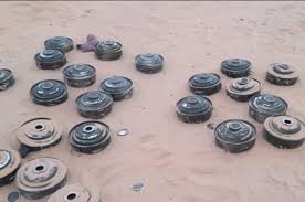 صورة العمالقة الجنوبية تنتزع آلاف الألغام والعبوات الناسفة الحوثية في مديريات بيحان