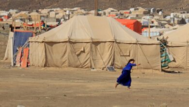 صورة مخيمات النزوح في الحديدة اليمنية.. أوضاع مأساوية وخصوصية ضائعة