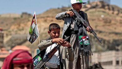 صورة تحذيرات من استمرار مليشيا الحوثي في نشر التطرف وتجنيد الأطفال