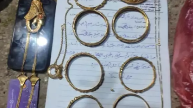 صورة أمن عدن يضبط امرأة متهمة بسرقة مجوهرات صديقتها تقدر بعشرات الملايين وإحراق منزلها