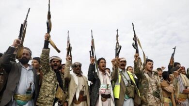 صورة باحثون: استخدام ميليشيات الحوثي المدنيين دروعا بشرية يعكس آيدولوجيتها الإرهابية