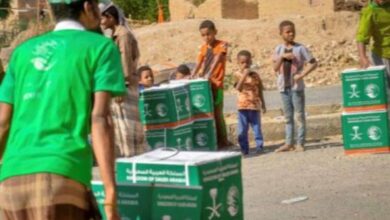 صورة حضرموت..سلمان للإغاثة يوزع 133 طنًا من السلال الغذائية على الأسر الأكثر احتياجًا في حجر
