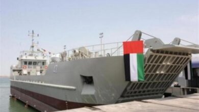 صورة ناقلة (أرام) الإماراتية تفرغ شحنة محروقات في ميناء سقطرى