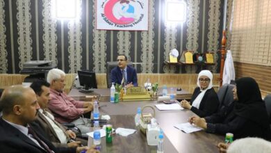 صورة اجتماع يناقش شحة الموازنات التشغيلية للمستشفيات الحكومية في العاصمة عدن