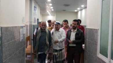 صورة رئيس لجنة الصحة بالانتقالي يطلع على احتياجات مستشفى الشهيد سيف سعيد في يهر يافع