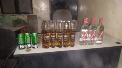 صورة الحزام الأمني يضبط زجاجات مشروبات كحولية “خمور” أجنبية الصنع بالمنصورة