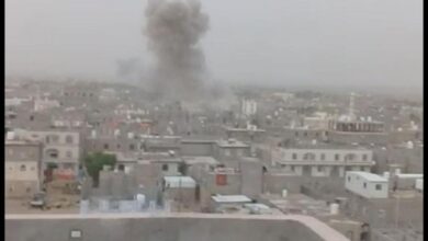 صورة مليشيا الحوثي تستهدف الاحياء السكنية بخمسة صواريخ باليستية في مأرب 