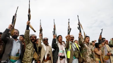 صورة الحوثي ووأد فرص السلام.. مسيرة عقدين من الغدر
