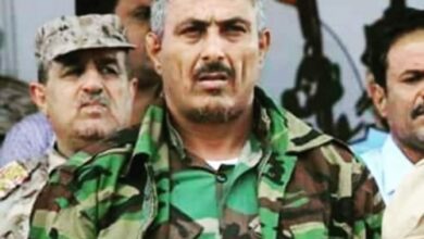 صورة اللواء صالح السيد يتعهد بالثأر لضحايا حادث أبين الإرهابي