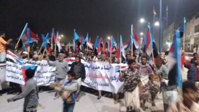صورة موكب جماهير بيحان يصل إلى ساحة تظاهرة رفض الكيانات اليمنية