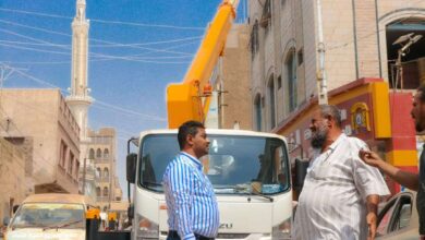 صورة استمرار أعمال صيانة أنارة الشوارع في مديرية الشيخ عثمان استعداداً لشهر رمضان المبارك