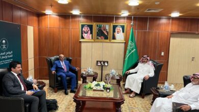 صورة محافظ البنك المركزي يلتقي السفير السعودي ويناقش معه سبل تعزيز الاقتصاد اليمني ودعم العملة المحلية