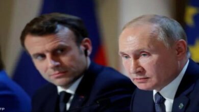 صورة بماذا علق الرئيس الفرنسي على تصريحات بايدن تجاه بوتن؟
