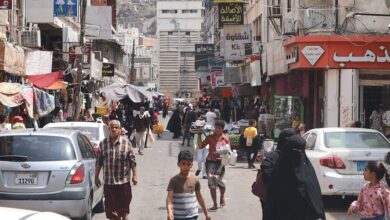 صورة الأزمة الاقتصادية تسرق فرحة اليمنيين بحلول شهر رمضان