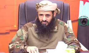 صورة القائد العام لقوات الحزام الأمني ينعي استشهاد النقيب كرم المشرقي