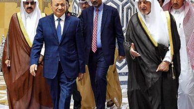 صورة العليمي والرئيس الزبيدي يصلان إلى جدة بزيارة رسمية