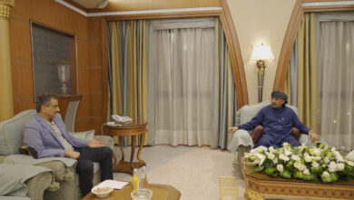 صورة الرئيس الزُبيدي يطّلع من المحافظ لملس على مستجدات الأوضاع في العاصمة عدن